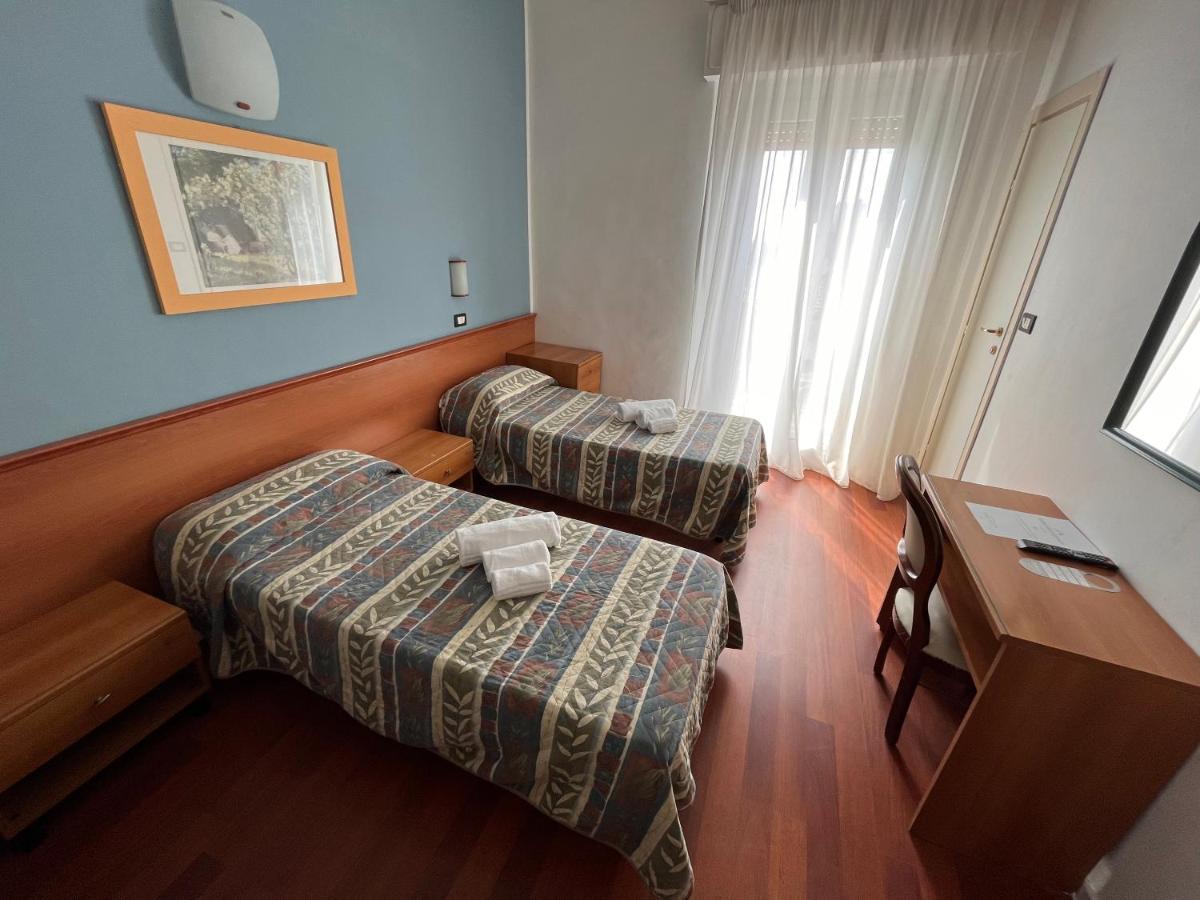 Hotel Stella D'Italia - Nuova Gestione Ρίμινι Εξωτερικό φωτογραφία